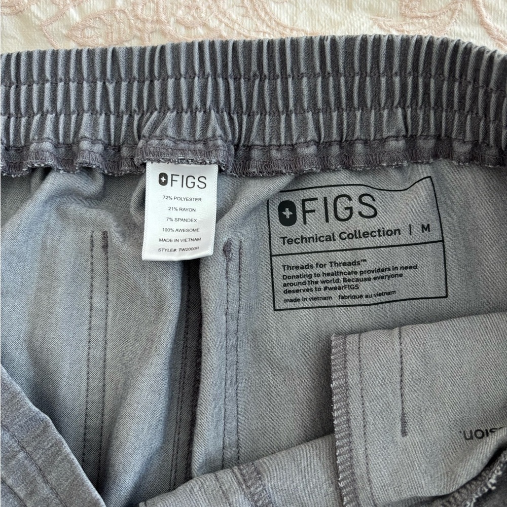 Figs Women’s Gray Scrub Set - Picture 4 of 6